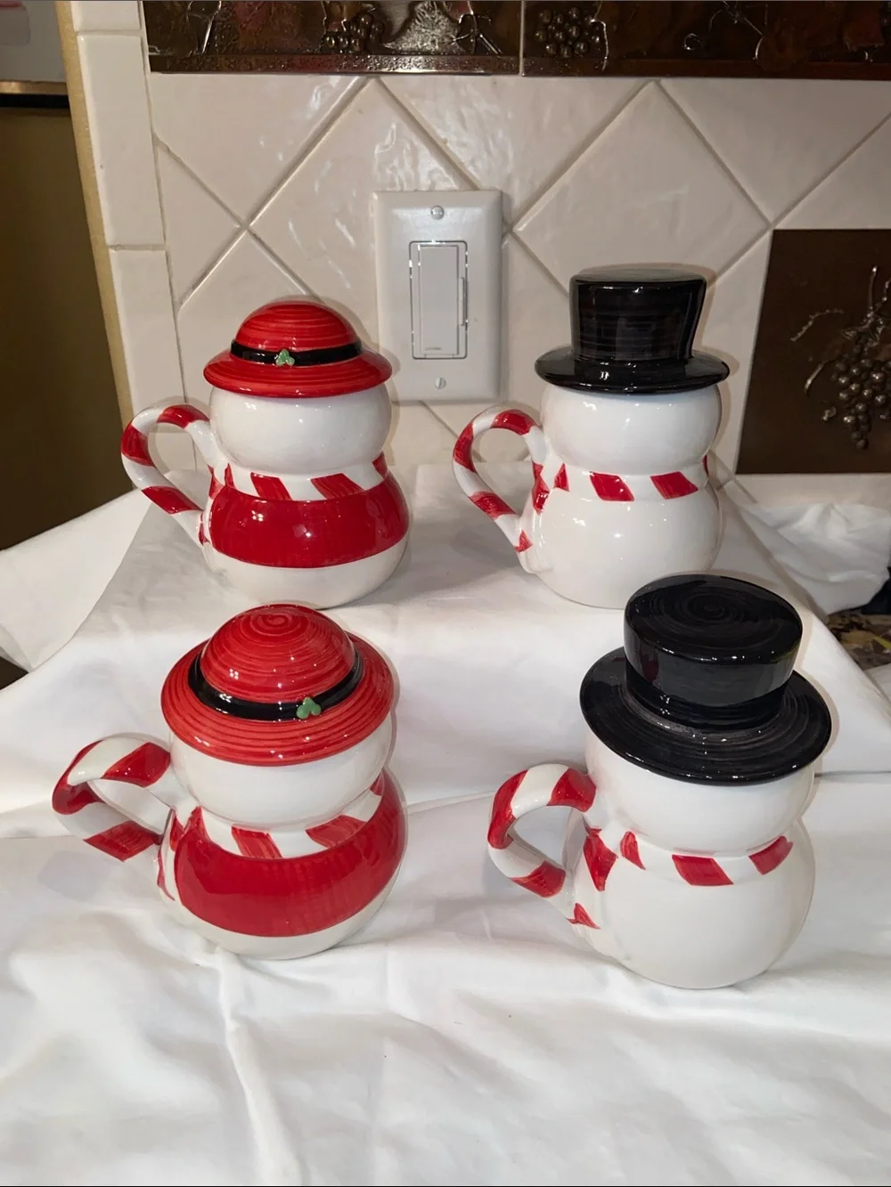 RARE Like new Williams Sonoma Holiday Snowman Snowmaid Mugs Set